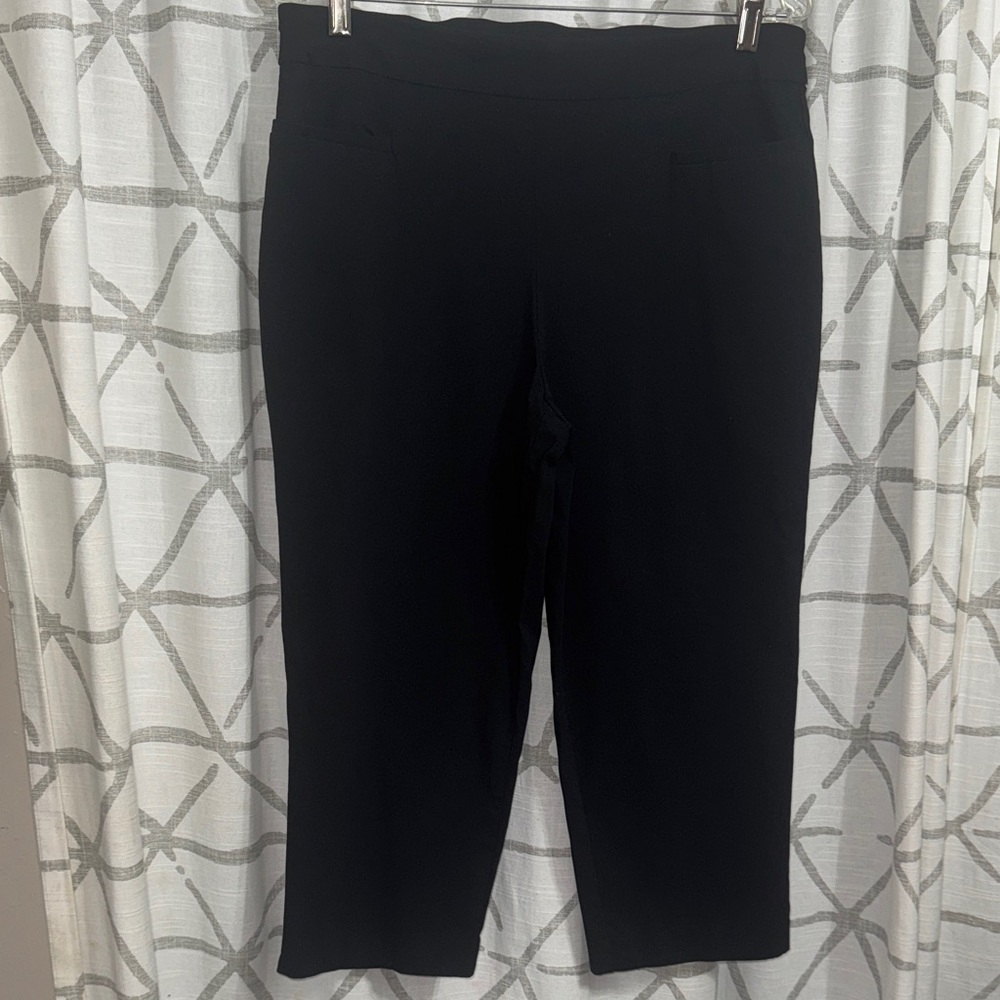 Women's Black Capri Pants - Picture 8 of 8